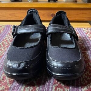 Jessica Breathable Shape to your Feet Black Mary Jane Shoes